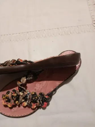 Ojotas con flores en tiras Floresta