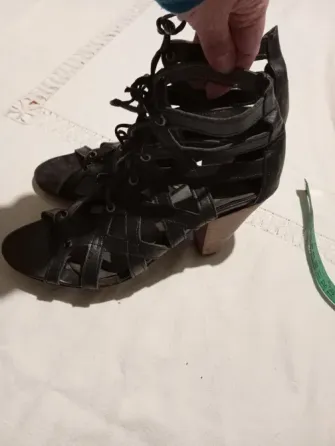 Sandalias acordonadas con taco, de cuero Floresta