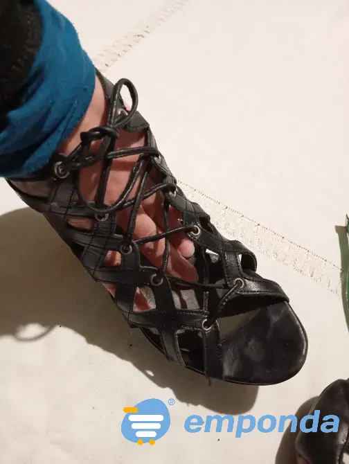 Sandalias acordonadas con taco, de cuero Floresta - imagen 3