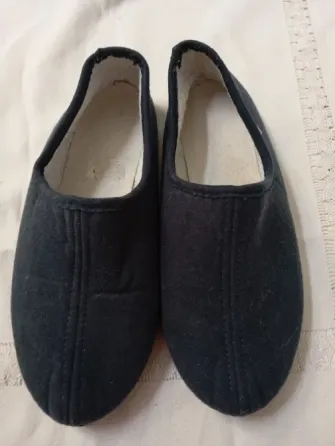 Pantuflas unisex, cerradas con corderito. Super comodas Floresta