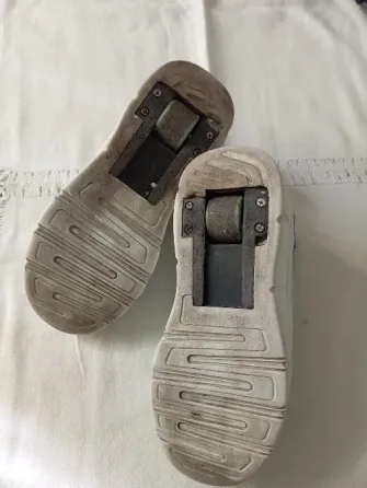 Zapatilla patin de nena con rueda trasera y cordones Floresta