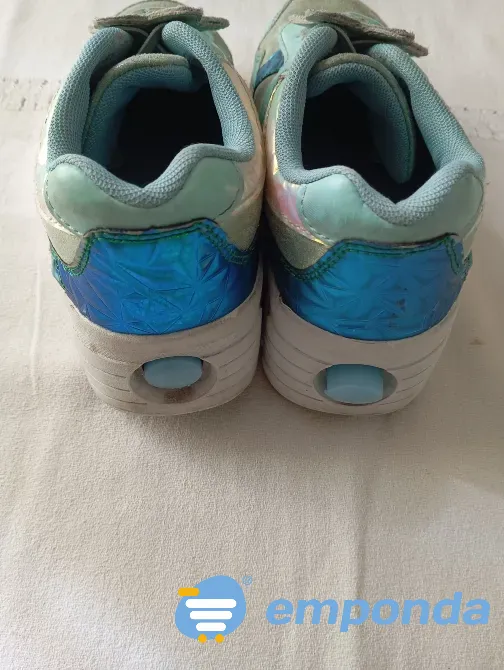 Zapatilla patin de nena con rueda trasera y cordones Floresta - imagen 4