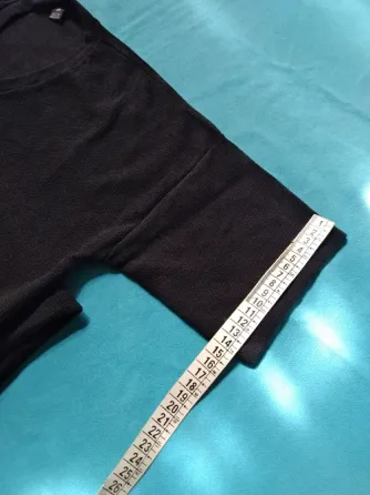 Remera basica Unisex, escote en V Floresta