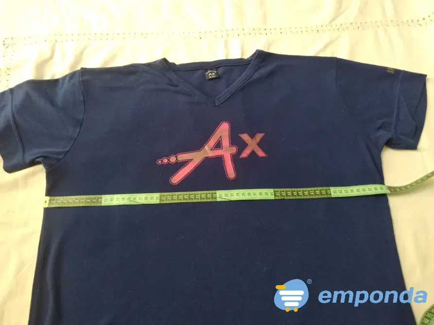 Remera azul escote en V. Unisex Floresta - imagen 2