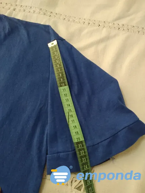 Remera azul de algodon, escote en V. Unisex Floresta - imagen 3