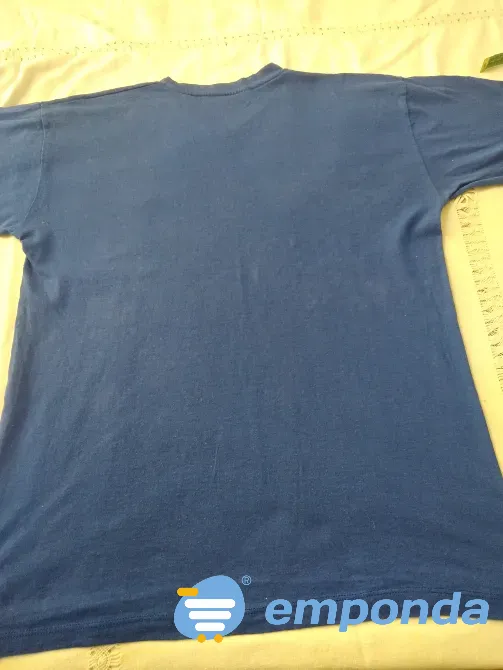 Remera azul de algodon, escote en V. Unisex Floresta - imagen 4