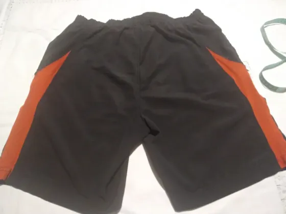 Short negro con linea roja (Sin suspensor) Floresta