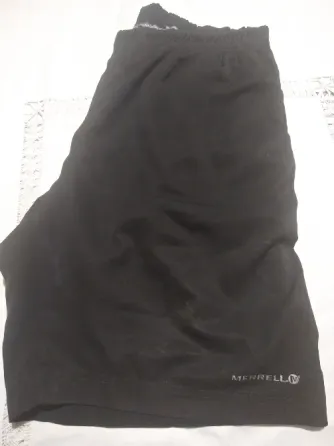 Short negro con linea roja (Sin suspensor) Floresta