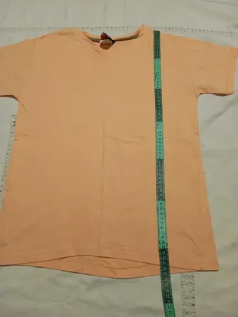 Remera escote en V, unisex Floresta