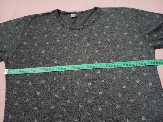 Remera larga con cierre en lateral. IMPECABLE Floresta