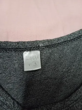 Remera larga con cierre en lateral. IMPECABLE Floresta