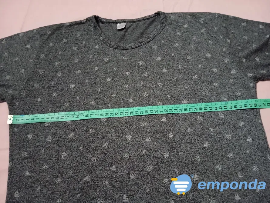 Remera larga con cierre en lateral. IMPECABLE Floresta - imagen 3