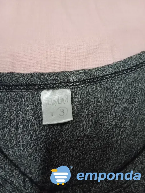 Remera larga con cierre en lateral. IMPECABLE Floresta - imagen 2