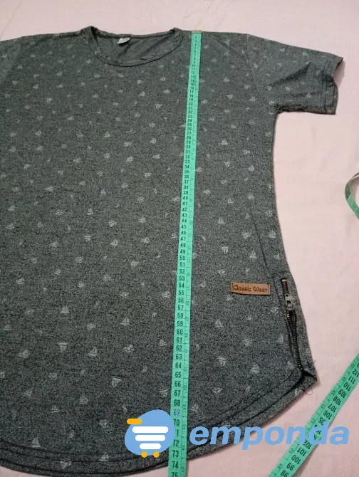 Remera larga con cierre en lateral. IMPECABLE Floresta - imagen 1