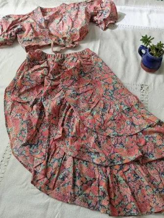 Conjunto de pollera irregular y top tipo flamenco. IMPECABLE Floresta