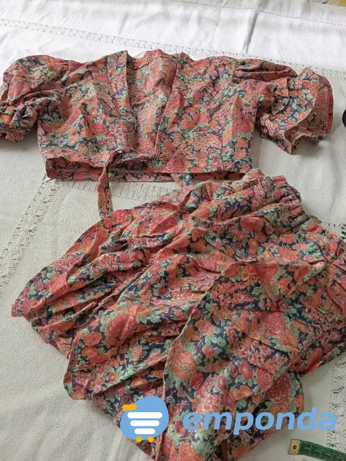 Conjunto de pollera irregular y top tipo flamenco. IMPECABLE Floresta - imagen 7