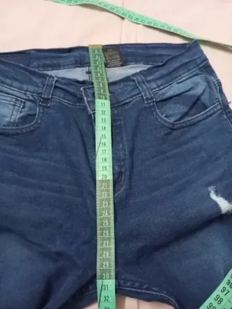 Pantalon, Jean elastizado con roturas. Talle 16 Floresta