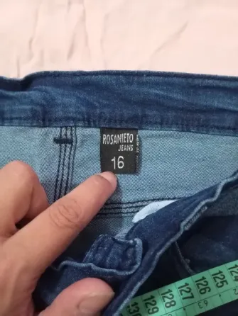 Pantalon, Jean elastizado con roturas. Talle 16 Floresta