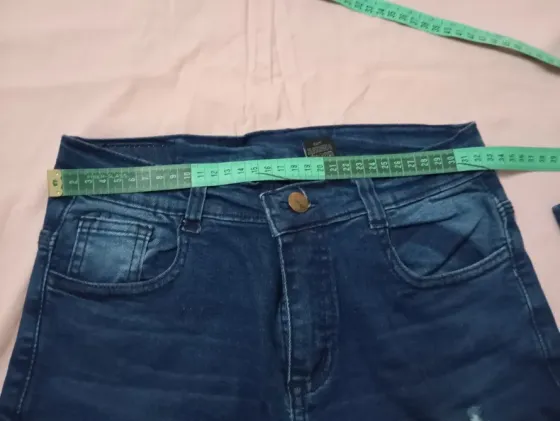 Pantalon, Jean elastizado con roturas. Talle 16 Floresta