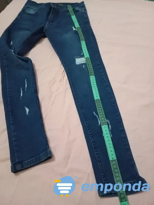 Pantalon, Jean elastizado con roturas. Talle 16 Floresta - imagen 1