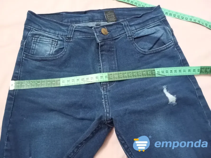 Pantalon, Jean elastizado con roturas. Talle 16 Floresta - imagen 4