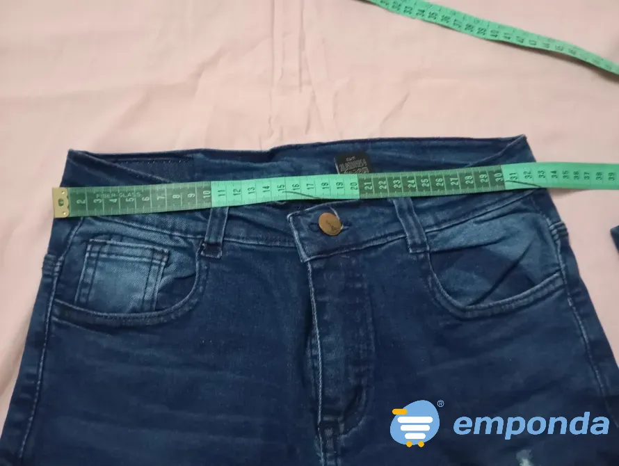 Pantalon, Jean elastizado con roturas. Talle 16 Floresta - imagen 2