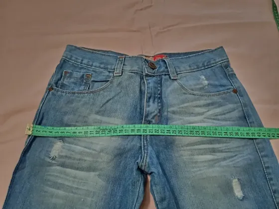 Pantalon, Jean rigido con roturas. Talle 14. IMPECABLE Floresta