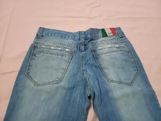 Pantalon, Jean rigido con roturas. Talle 14. IMPECABLE Floresta