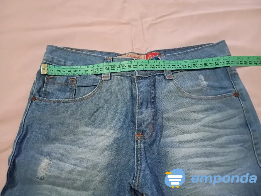 Pantalon, Jean rigido con roturas. Talle 14. IMPECABLE Floresta - imagen 2