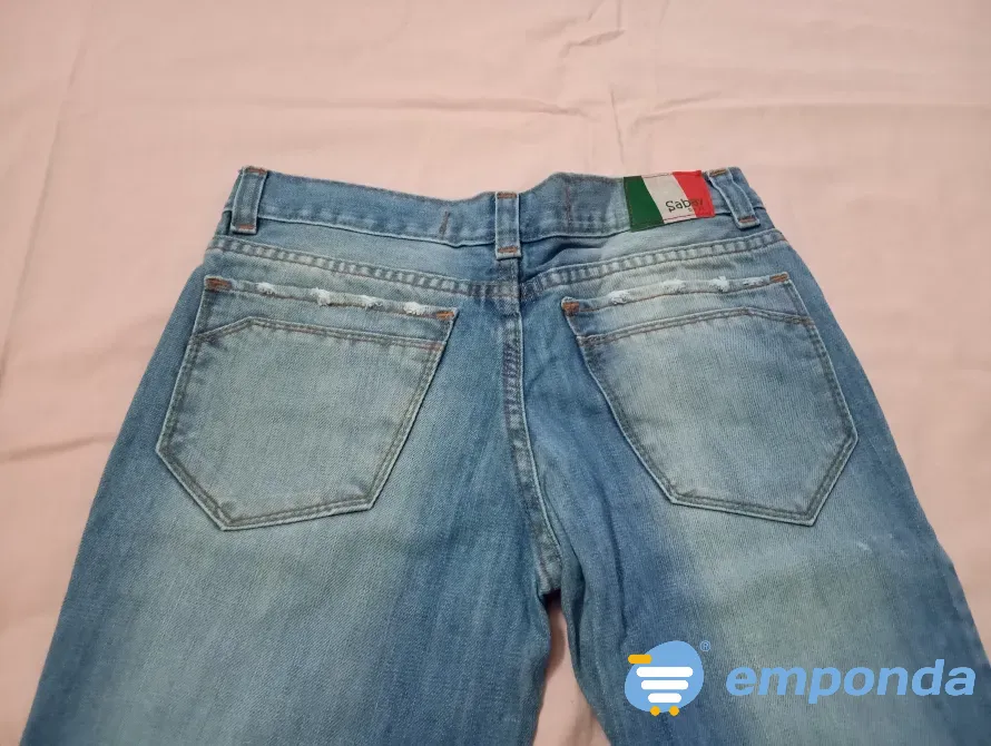 Pantalon, Jean rigido con roturas. Talle 14. IMPECABLE Floresta - imagen 6