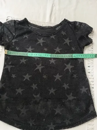Remera super canchera de nena, estampa estrellas. IMPECABLE Floresta