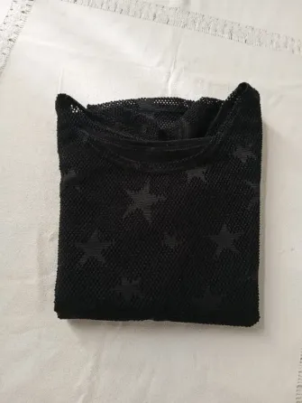 Remera super canchera de nena, estampa estrellas. IMPECABLE Floresta