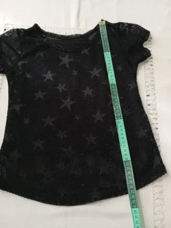 Remera super canchera de nena, estampa estrellas. IMPECABLE Floresta
