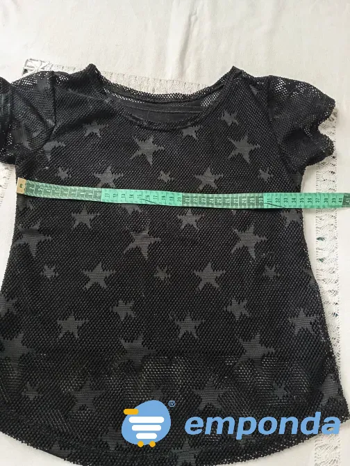 Remera super canchera de nena, estampa estrellas. IMPECABLE Floresta - imagen 2