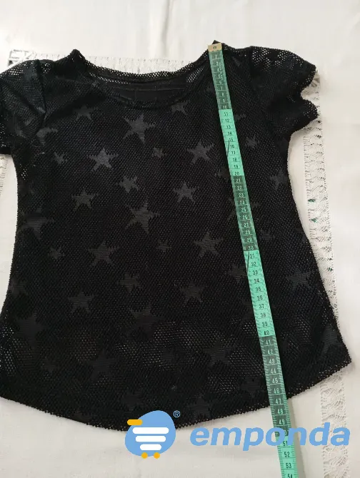 Remera super canchera de nena, estampa estrellas. IMPECABLE Floresta - imagen 1