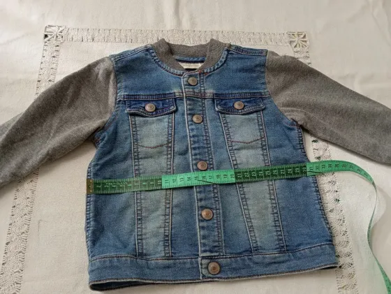 Campera de jean combinada para bebe 24 meses. IMPECABLE Floresta