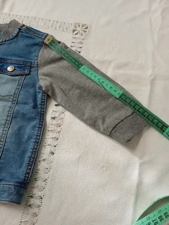 Campera de jean combinada para bebe 24 meses. IMPECABLE Floresta