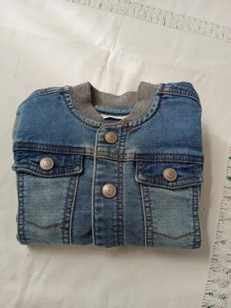 Campera de jean combinada para bebe 24 meses. IMPECABLE Floresta