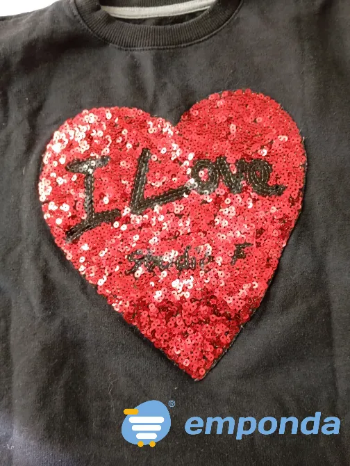Buzo de nena, corazon con lentejuelas. IMPECABLE Floresta - imagen 2