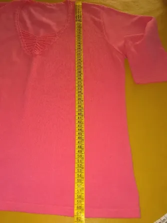 Sweter de Dama, escote en V con delicado detalle Floresta