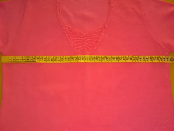 Sweter de Dama, escote en V con delicado detalle Floresta