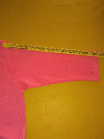 Sweter de Dama, escote en V con delicado detalle Floresta