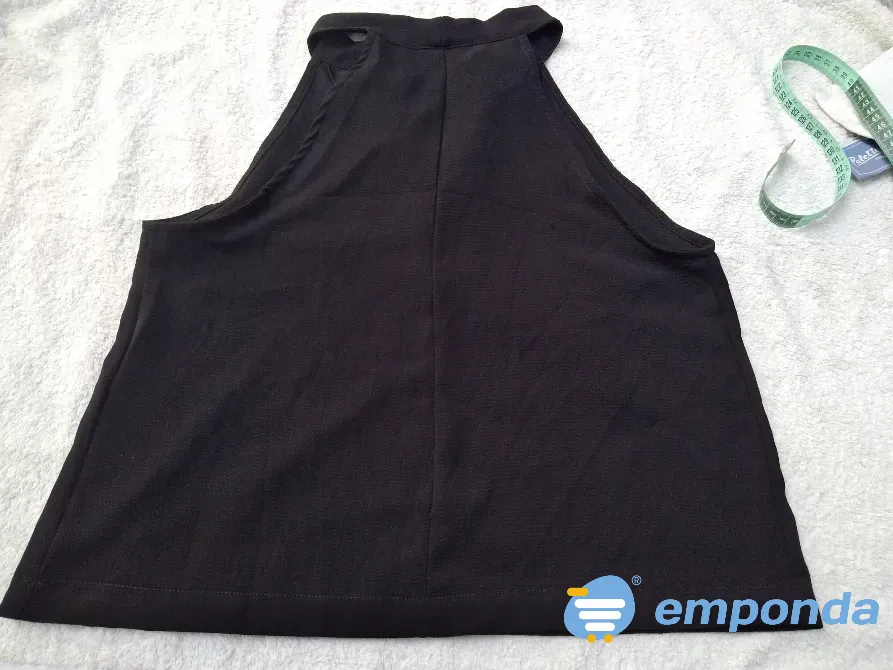 Musculosa negra con lazo, delicada y elegante. Impecable Floresta - imagen 4