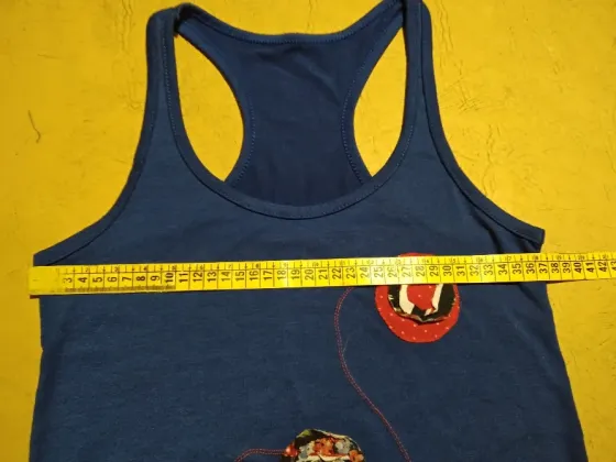 Musculosa espalda deportiva de Mujer. IMPECABLE Floresta