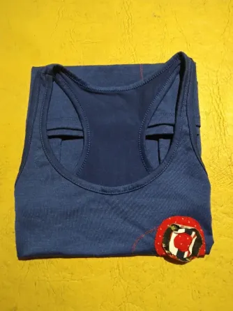 Musculosa espalda deportiva de Mujer. IMPECABLE Floresta