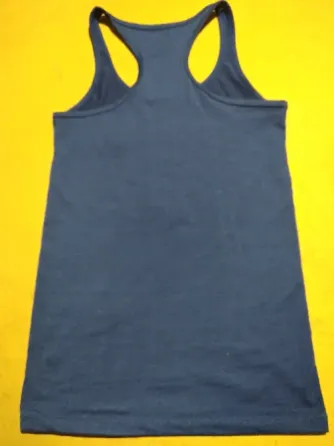 Musculosa espalda deportiva de Mujer. IMPECABLE Floresta