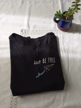 Remera canchera con frases. IMPECABLE Floresta