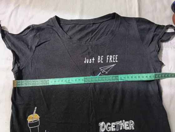 Remera canchera con frases. IMPECABLE Floresta