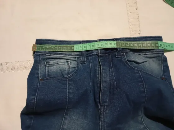 Pantalon, jean semi elastizado tobillero. Tiro alto Floresta