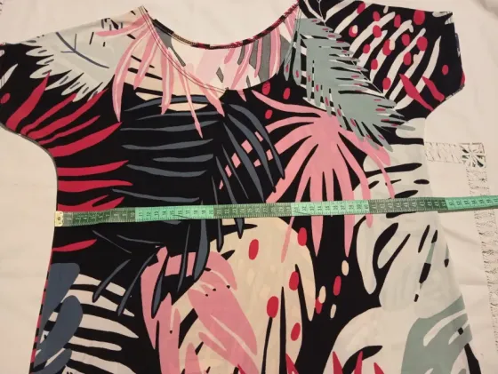 Remera colorida de seda fria. IMPECABLE Floresta